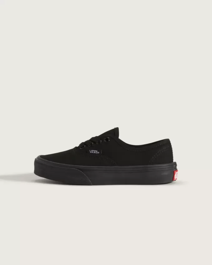 Authentischer Schuh für kleine Kinder