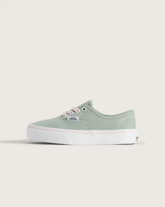 Authentischer Schuh für kleine Kinder