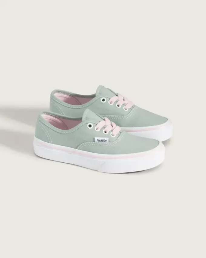 Authentischer Schuh für kleine Kinder