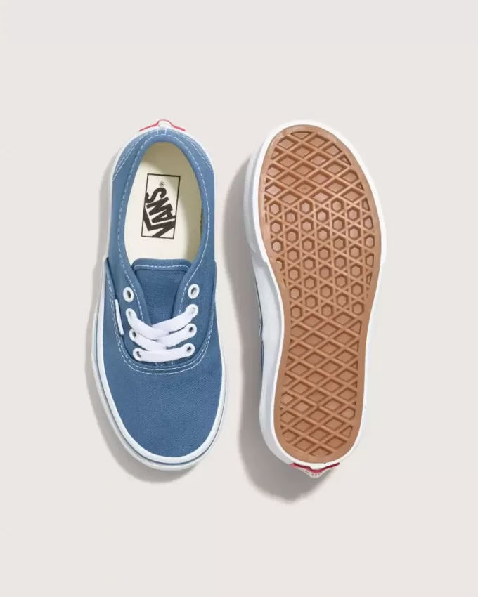 Authentischer Schuh für kleine Kinder