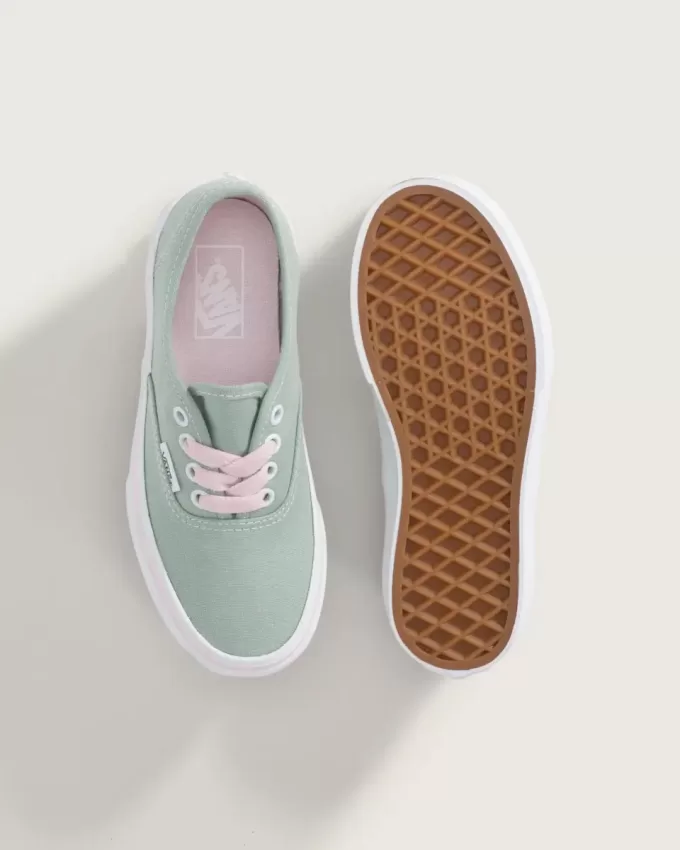 Authentischer Schuh für kleine Kinder