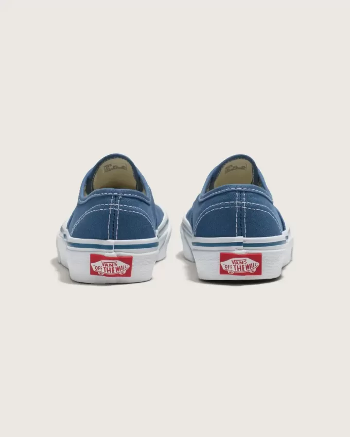 Authentischer Schuh für kleine Kinder