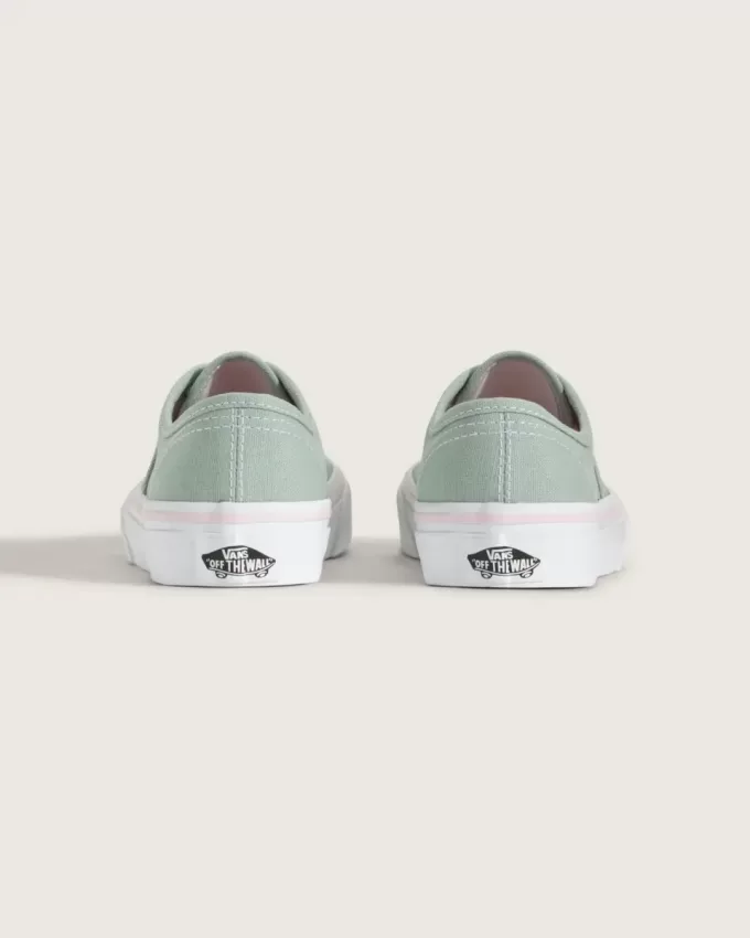 Authentischer Schuh für kleine Kinder