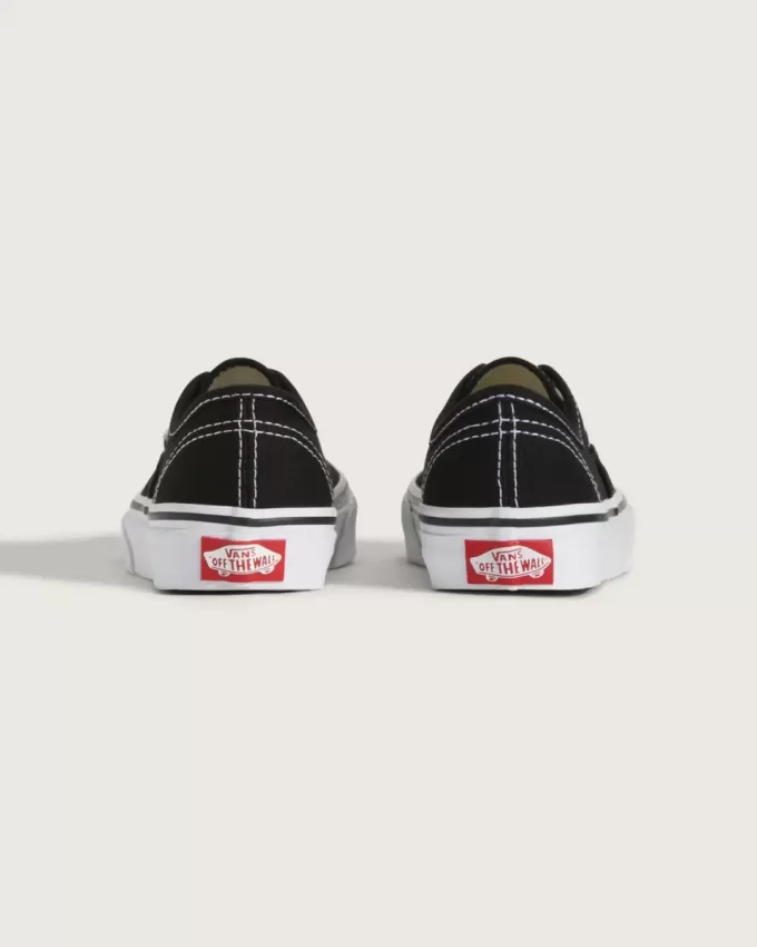 Authentischer Schuh für kleine Kinder