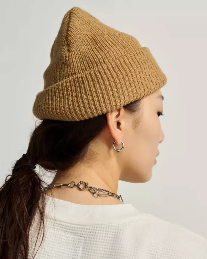 Beanie mit Hex-Patch-Umschlag