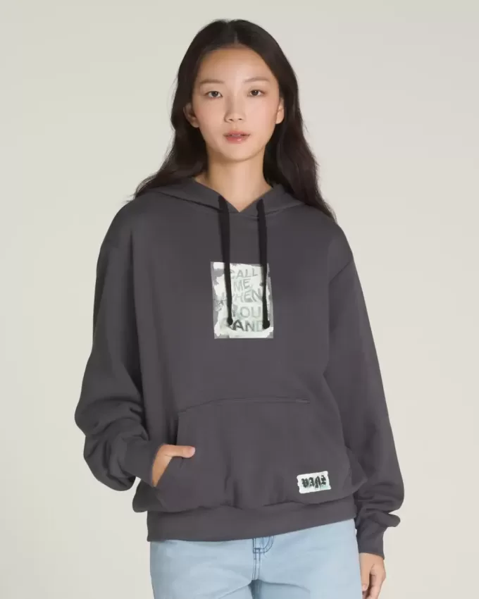 Bloussant-Graffiti-Kapuzenpullover „Missed Flights“.