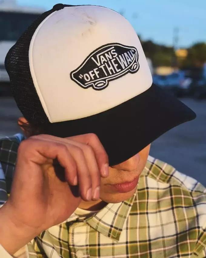 Classic Patch Trucker Cap mit gebogenem Schirm
