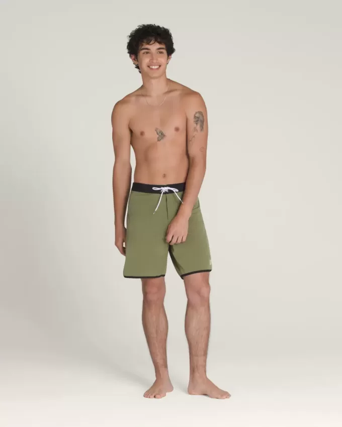 Everride 18“ Boardshorts mit Wellenkante