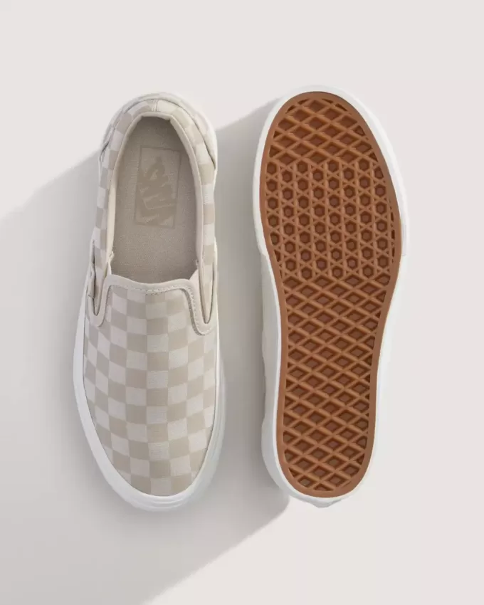 Klassischer Slip-On-Plateauschuh mit Schachbrettmuster