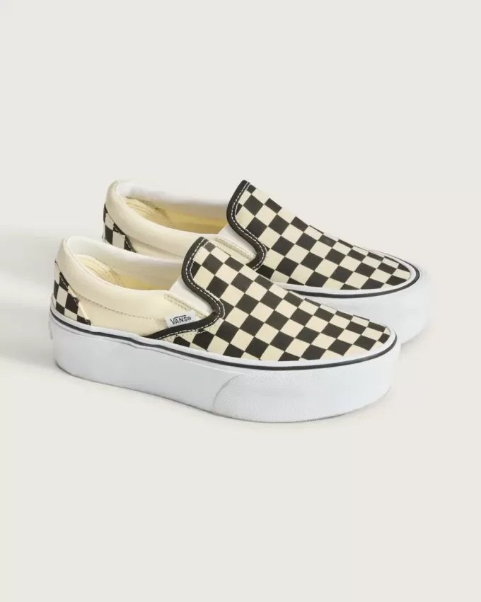 Klassischer Slip-On-Plateauschuh mit Schachbrettmuster