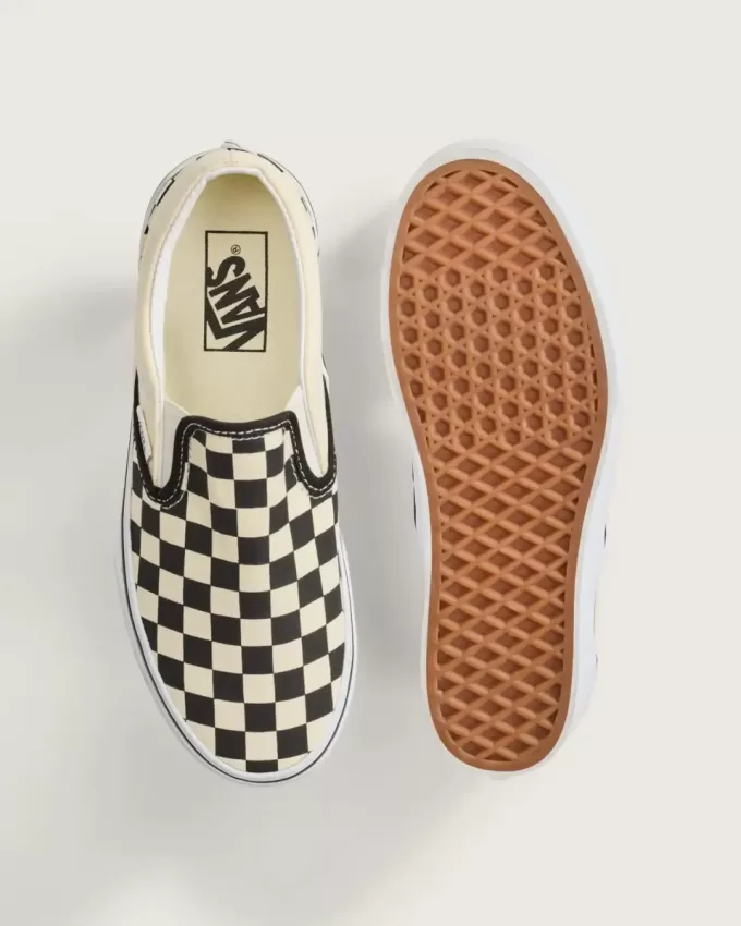 Klassischer Slip-On-Plateauschuh mit Schachbrettmuster