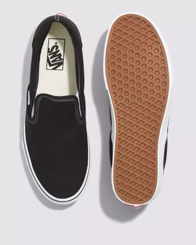 Klassischer Slip-On-Schuh mit breiter Sohle