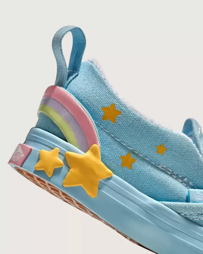Klassischer Slip-On-V-Schuh für Kleinkinder