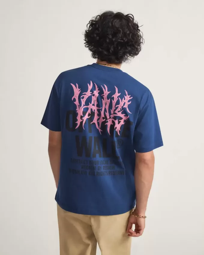 Metallwand-T-Shirt