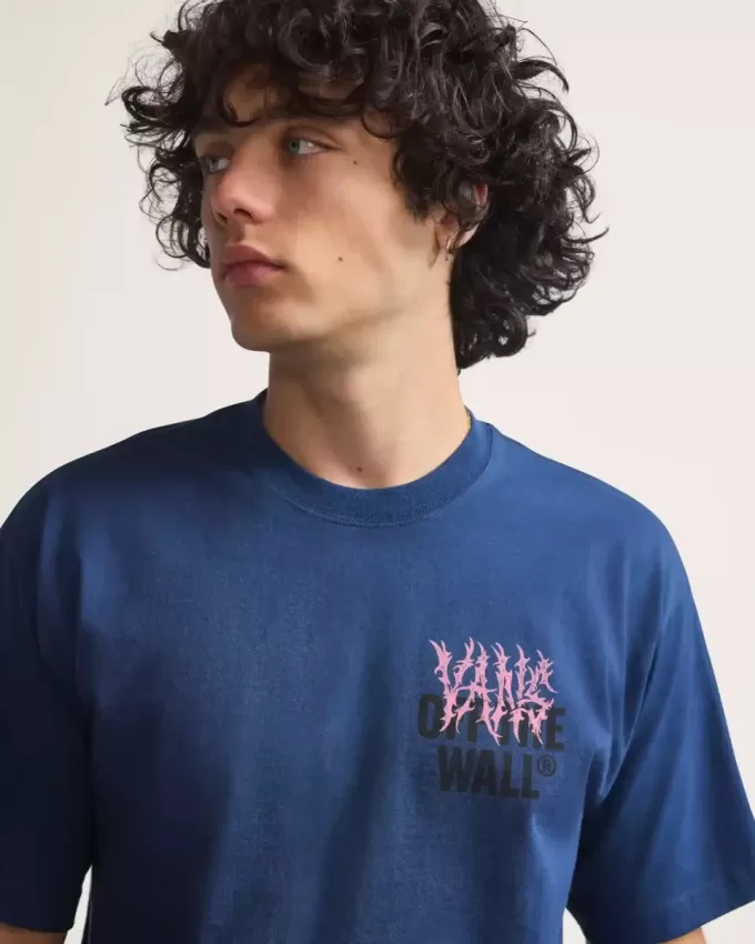 Metallwand-T-Shirt