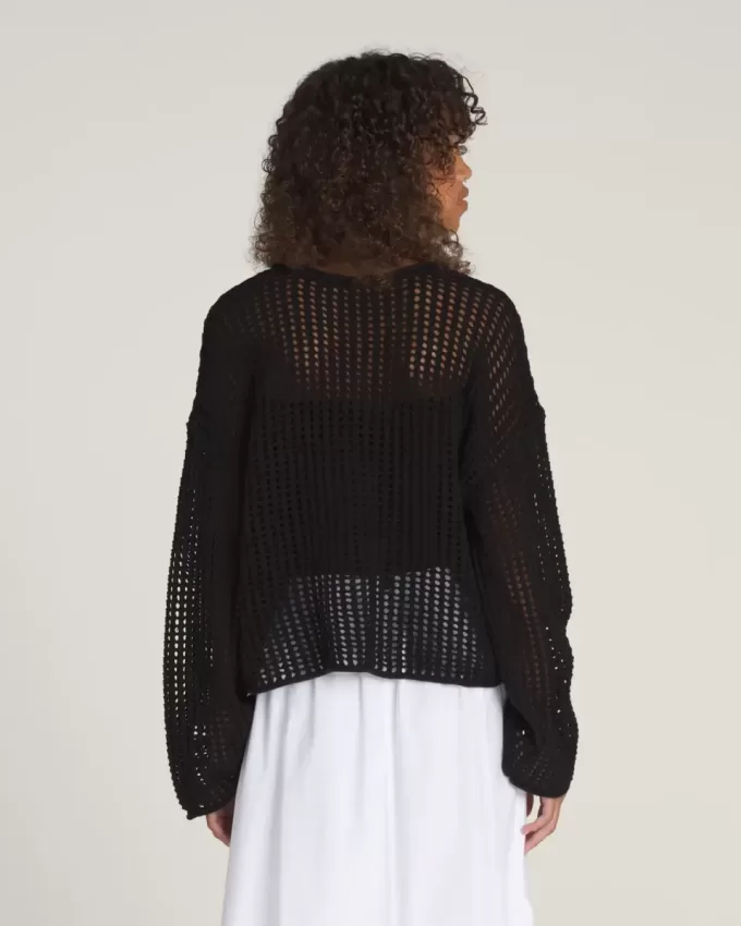 Mila – Kurzer Rundhalspullover mit offenem Strickmuster