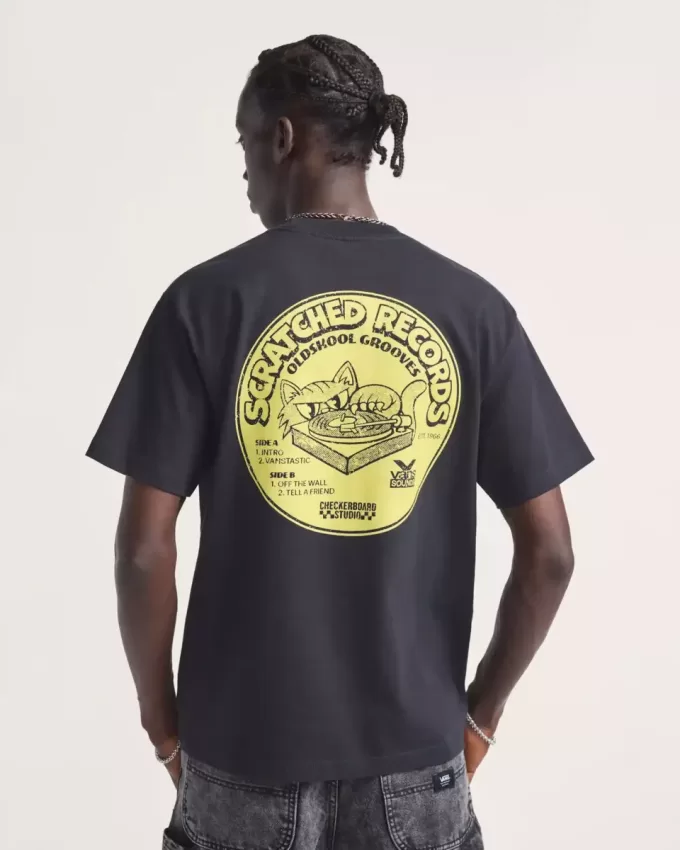 T-Shirt mit verkratzten Platten