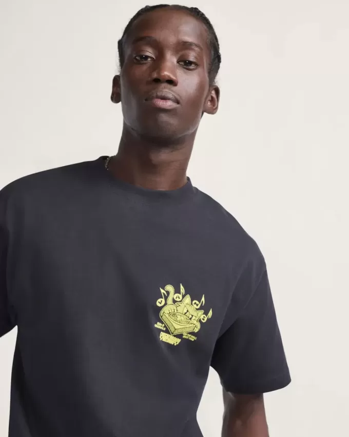 T-Shirt mit verkratzten Platten